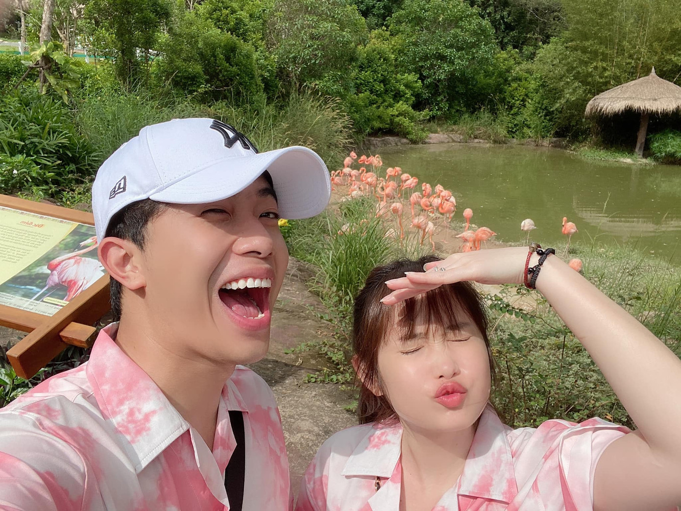 Lầy như Cris Devil Gamer: Lấy kẹp tóc của vợ tạo dáng nhận cúp Top 10 YouTube Creator 2020 ảnh 5