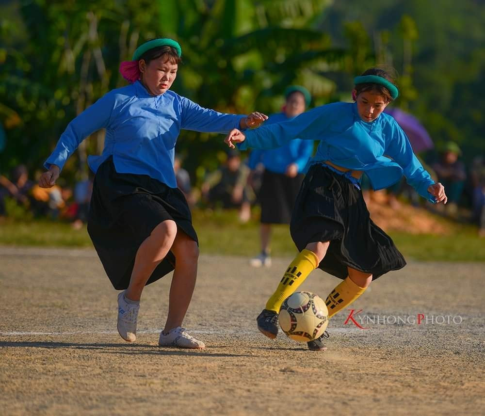 Bộ ảnh những cô gái Sán Chỉ say mê đá bóng khiến cộng đồng mạng trầm trồ ảnh 2