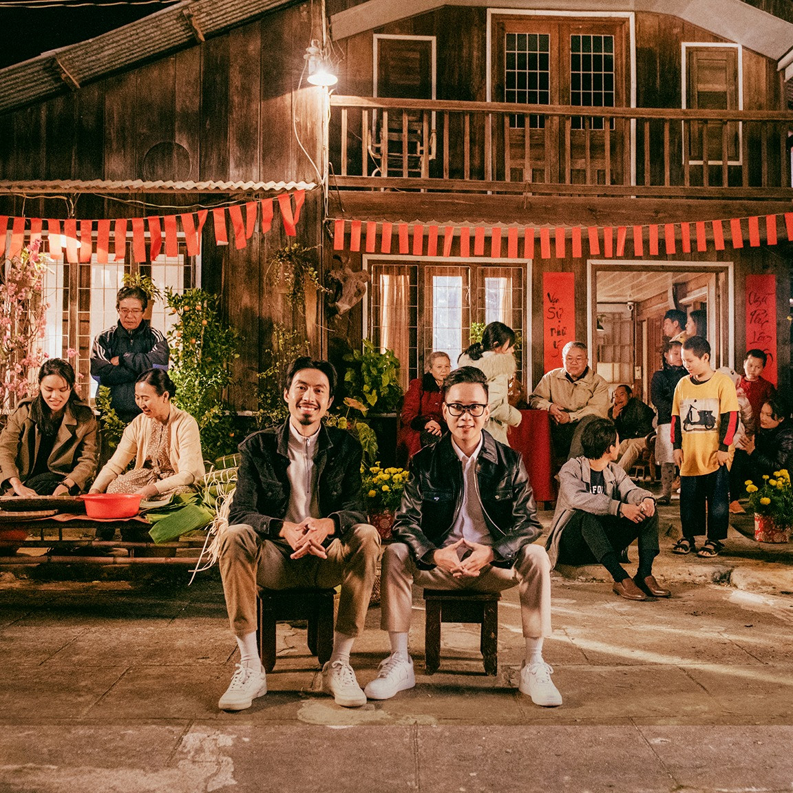 "Đi về nhà" là ca khúc đang được giới trẻ yêu thích khi ra mắt vào thời điểm Tết cận kề. Teen không cần đoán đề Văn nữa vì Đen Vâu “ra đề thi” cuối kỳ luôn rồi đây! ảnh 2