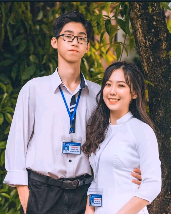 Chụp chung MC Diệp Chi (Đường lên đỉnh Olympia), nam sinh gây chú ý bởi vẻ ngoài điển trai ảnh 6