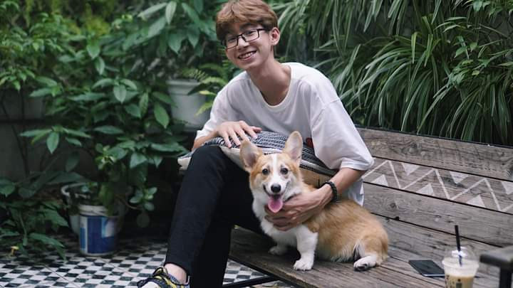 Chụp chung MC Diệp Chi (Đường lên đỉnh Olympia), nam sinh gây chú ý bởi vẻ ngoài điển trai ảnh 10