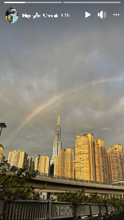 Bầu trời Sài Gòn chiều nay: Có gì đẹp mà teen và loạt nghệ sĩ rủ nhau “check-in“? ảnh 7