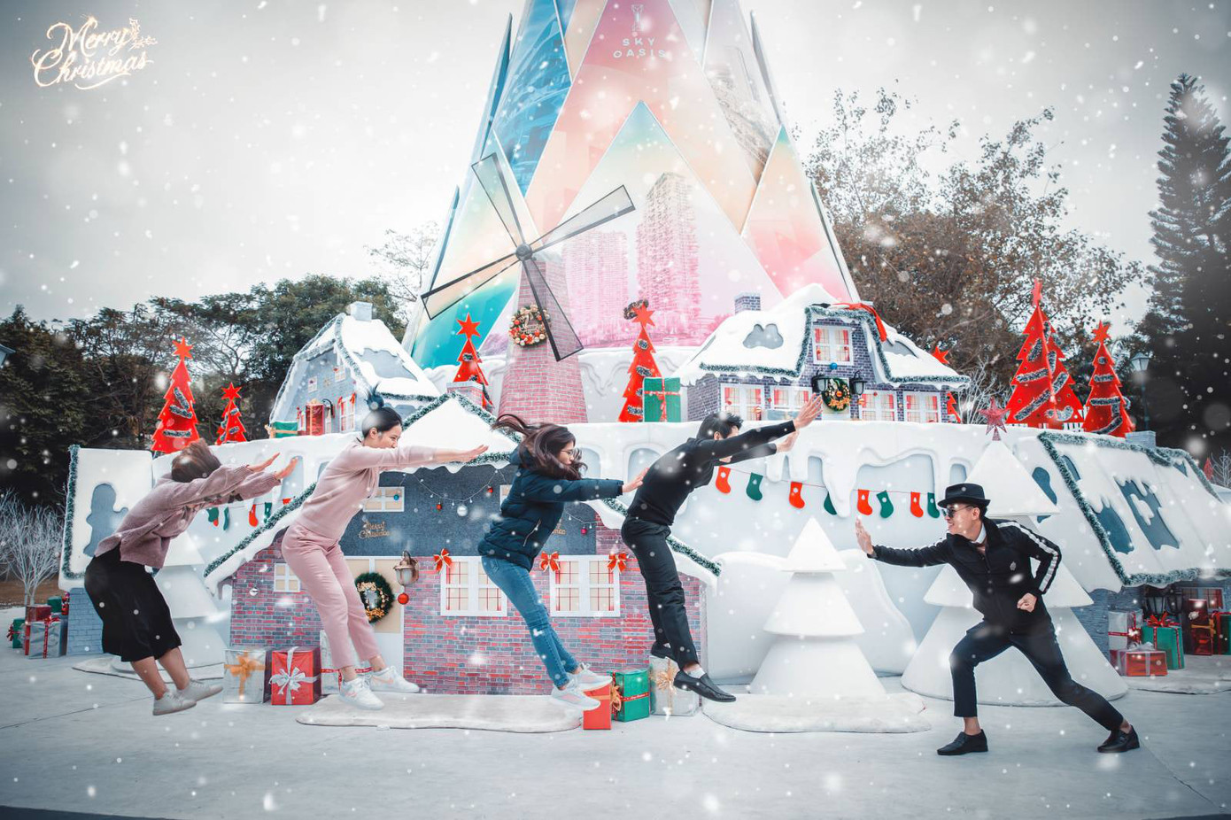 Hà Nội: Bạn đã kịp check-in cùng “cây măng Noel” đẹp như ở trời Âu chưa? ảnh 6