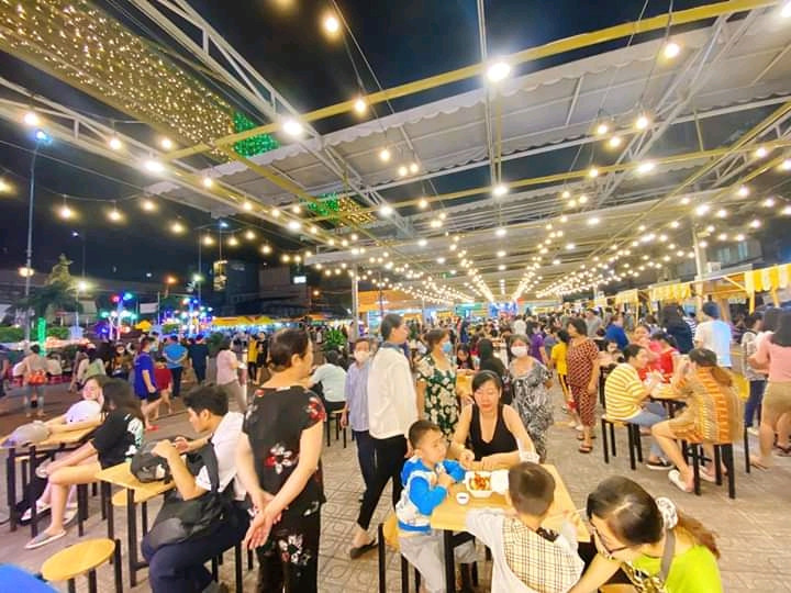 Ảnh: Diệp Phương Thi Hẹn hò Sài Gòn: Lạc lối ở thiên đường ẩm thực và mua sắm tại phố đi bộ Kỳ đài Quang Trung ảnh 6