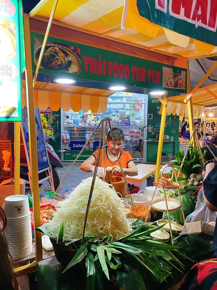 Ảnh: Diệp Phương Thi Hẹn hò Sài Gòn: Lạc lối ở thiên đường ẩm thực và mua sắm tại phố đi bộ Kỳ đài Quang Trung ảnh 4