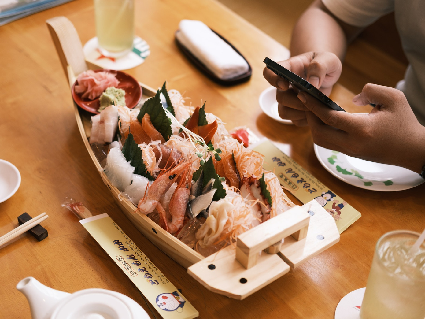 Nhảy ùm vào thế giới truyện tranh Doraemon tại quán Nhật ngay giữa lòng Sài Gòn ảnh 2