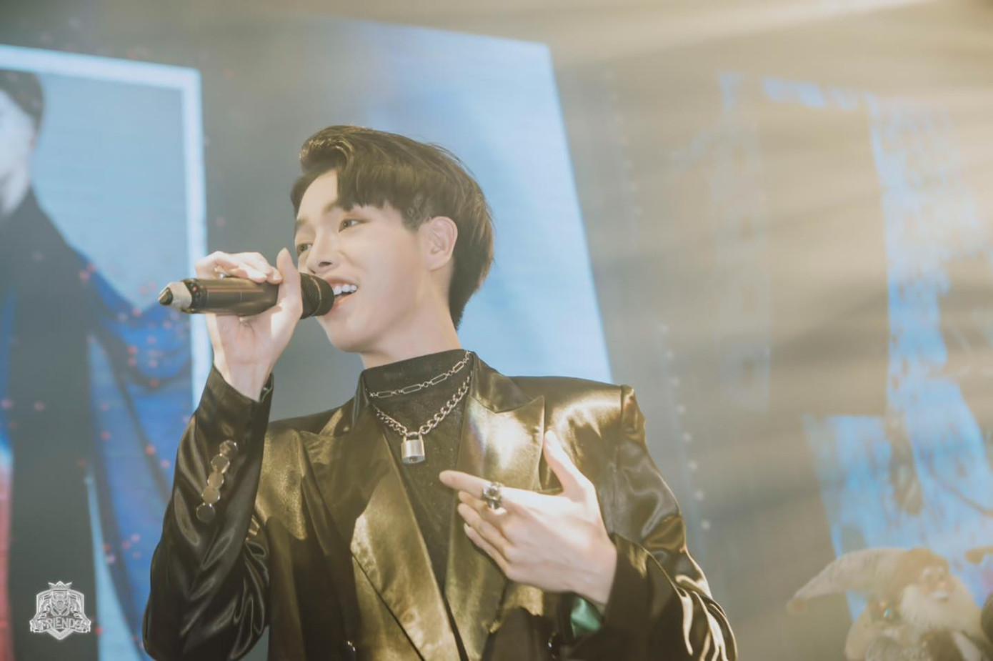 Tranh cãi clip hé lộ Top 10 ca sĩ có cát xê cao nhất V-Pop, bất ngờ nhất là cái tên này ảnh 1