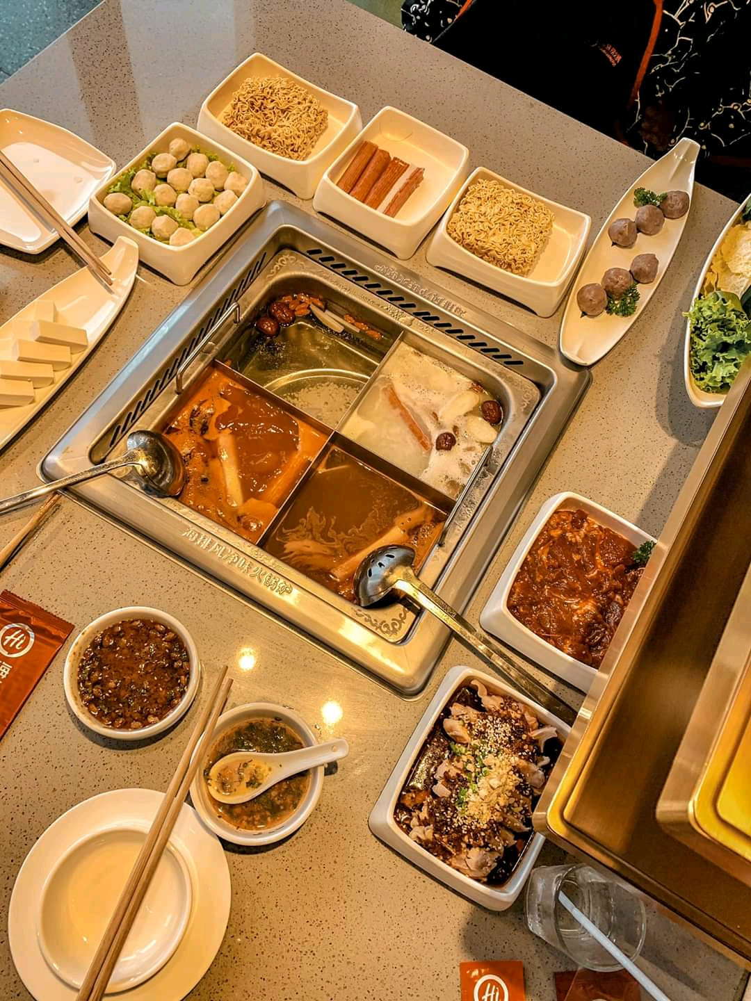 Cách ăn lẩu Haidilao tiết kiệm túi tiền: Có gì hấp dẫn mà thu hút gần 6 triệu lượt xem? ảnh 8