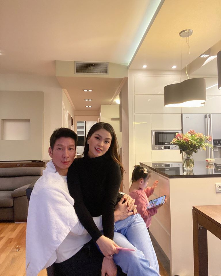 Diễm Trang theo trào lưu cắt tóc cho ông xã và cái kết 'thót tim' ảnh 2