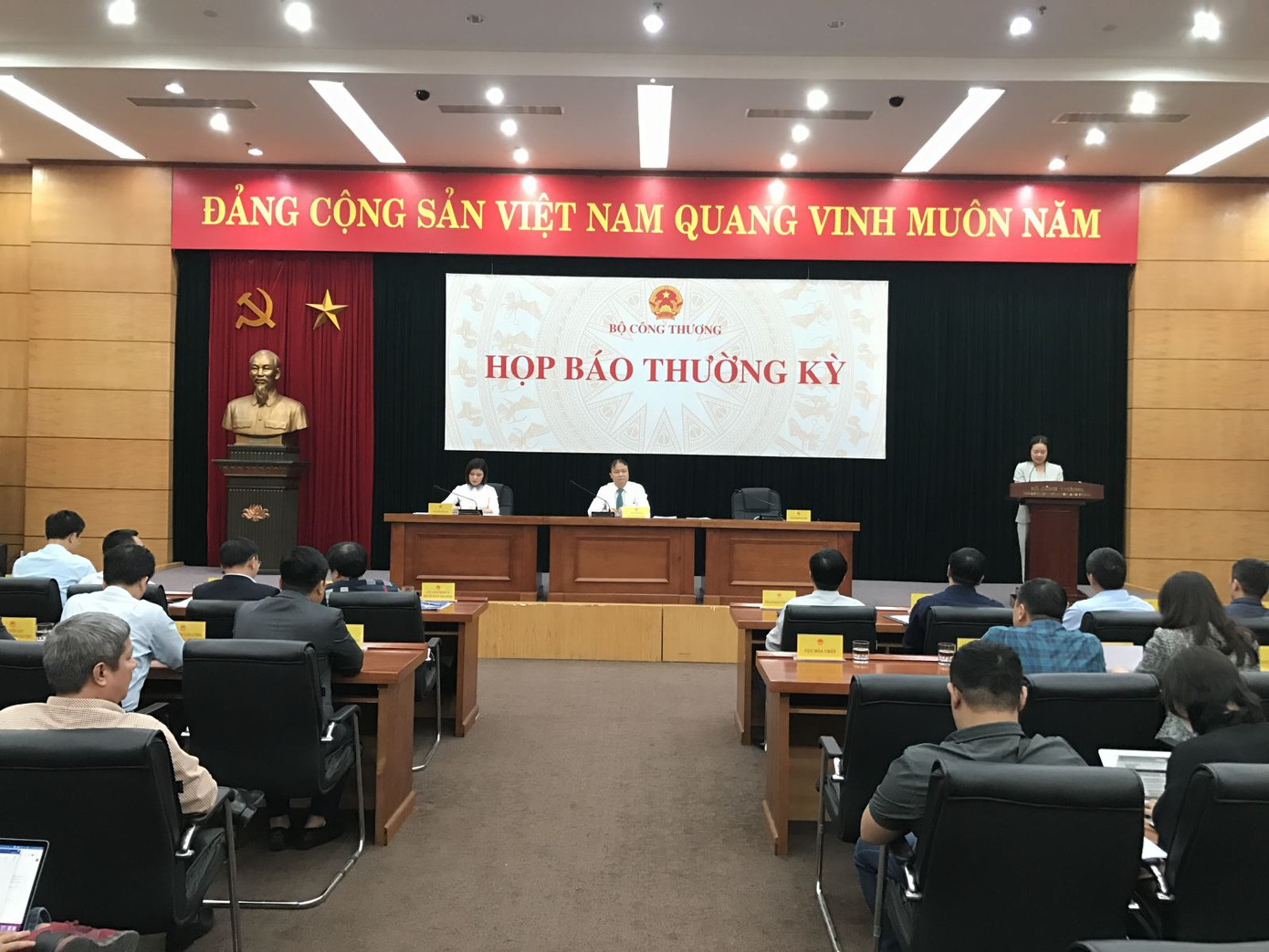 Rối quản lý kinh doanh xăng dầu vì nhiều văn bản điều chỉnh? ảnh 1