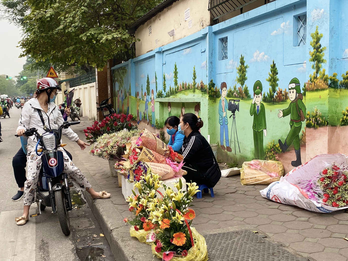Hoa tươi đìu hiu ngóng khách, 'hoa sầu riêng' gây sốt ngày 8/3 ảnh 3