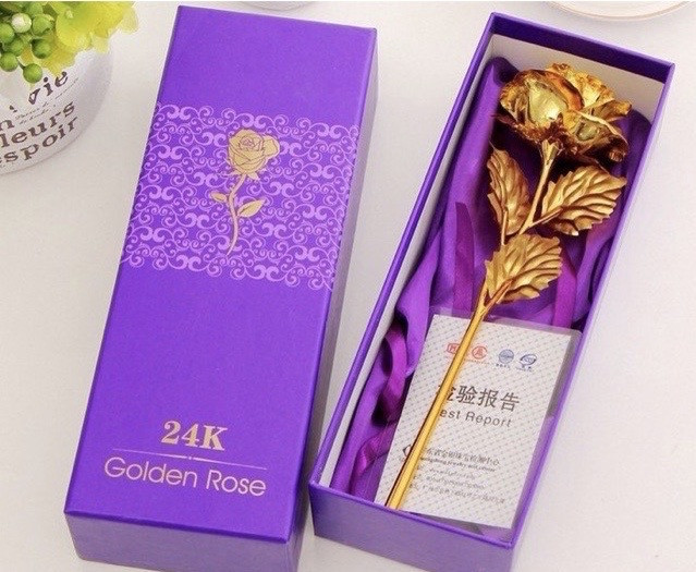 Xuất hiện hoa hồng 'mạ vàng' giá chỉ 10.000 đồng/bông ảnh 2