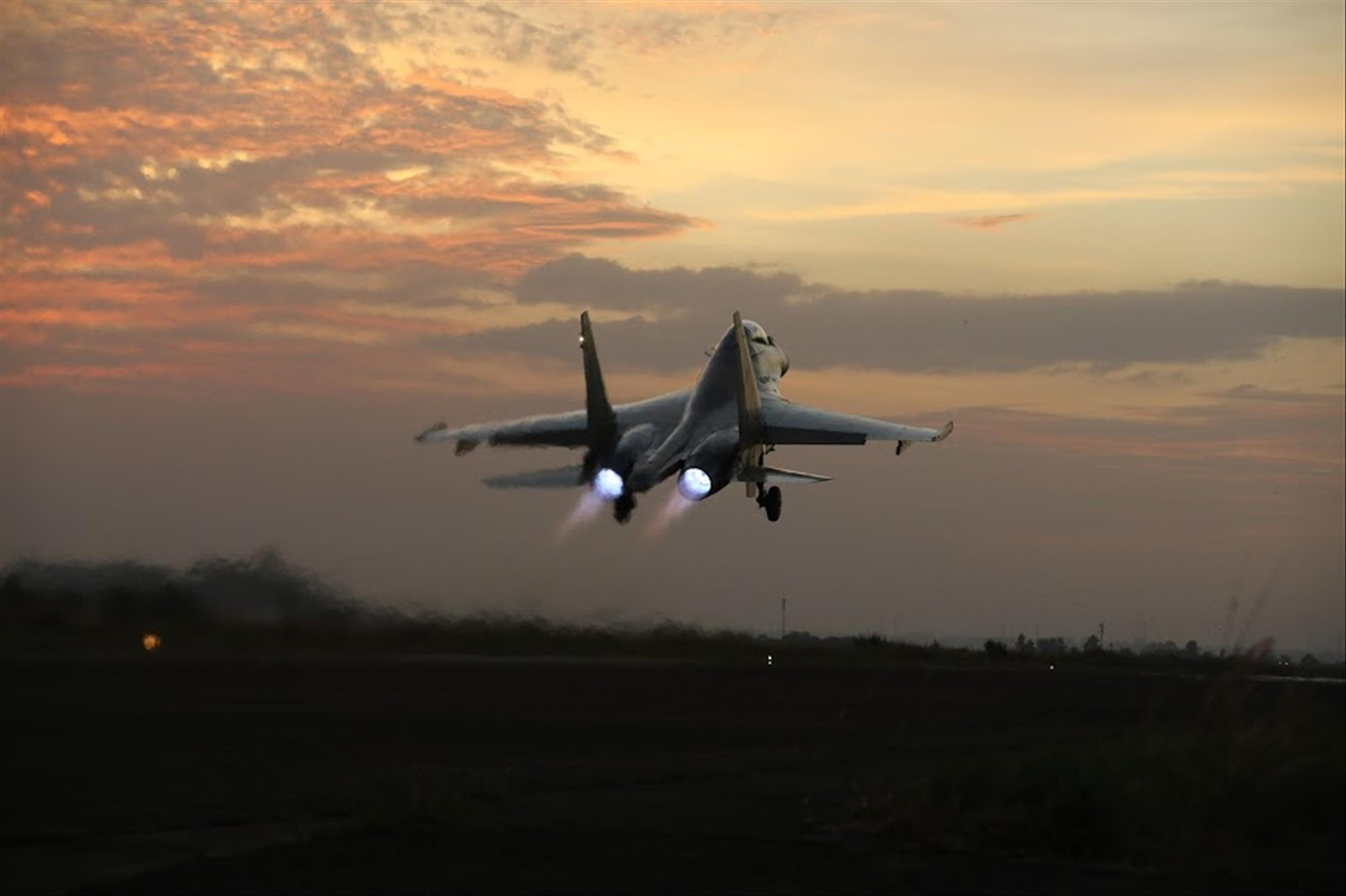 Chuyện về chiến binh bầu trời, Bài cuối: Không để Tổ quốc bị bất ngờ ảnh 3 Chuyện về chiến binh bầu trời, Bài cuối: Không để Tổ quốc bị bất ngờ ảnh 3