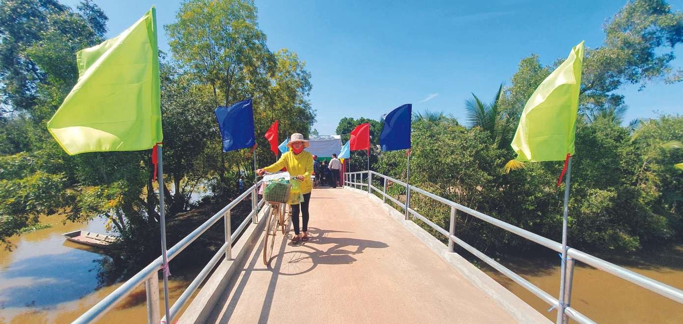 Người dân Long An sung sướng khi có cầu giao thông nông thôn ảnh 2
