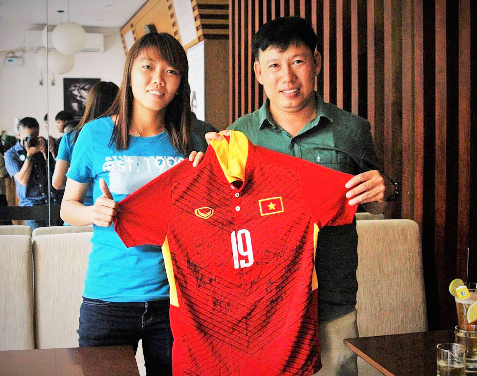 Nỗi niềm phía sau những vinh quang ảnh 1