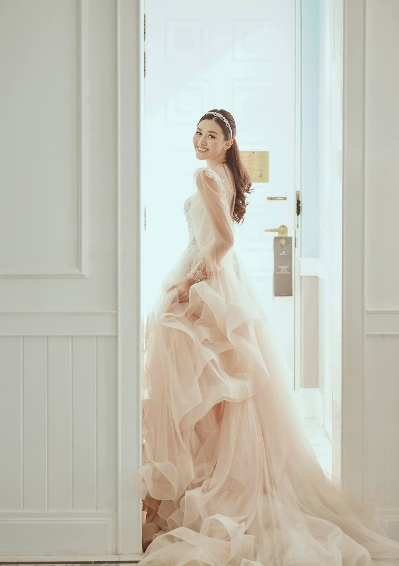 Hé lộ ảnh cưới của Tường San sau 10 ngày làm hôn lễ, danh tính chú rể vẫn được giữ kín ảnh 2