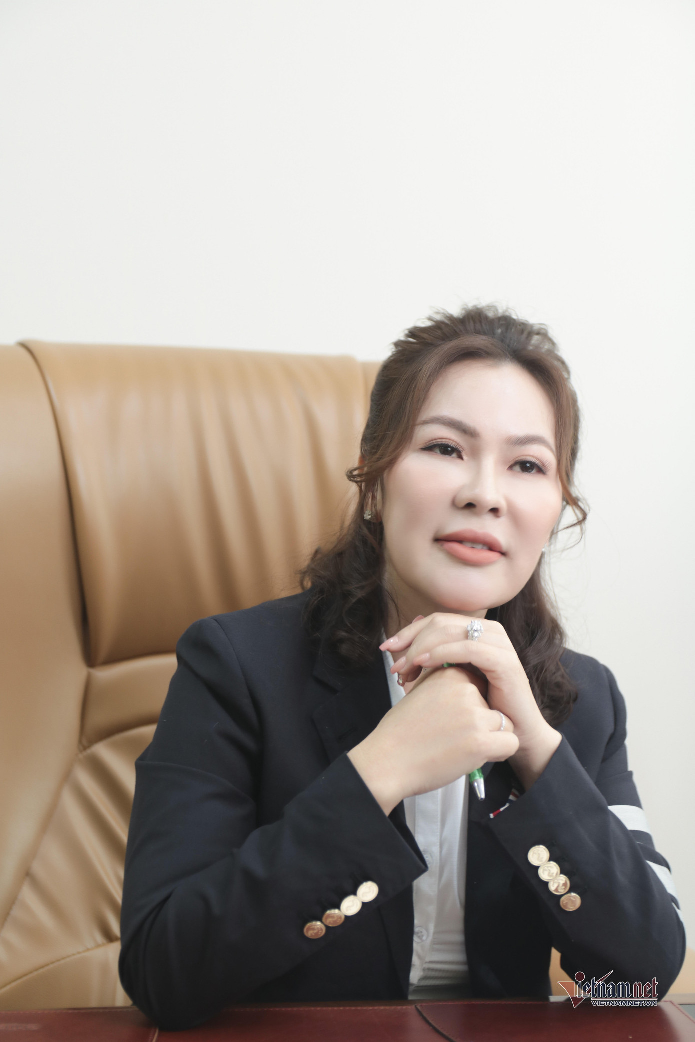 Vợ doanh nhân của Quý Bình: 'Anh ấy cưới tôi không phải vì trẻ, đẹp' ảnh 1