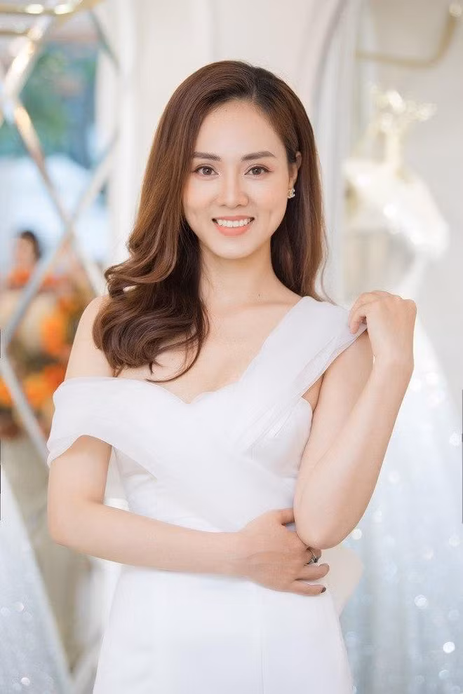 NSND Công Lý điển trai trong ảnh cưới với bạn gái kém 15 tuổi ảnh 3