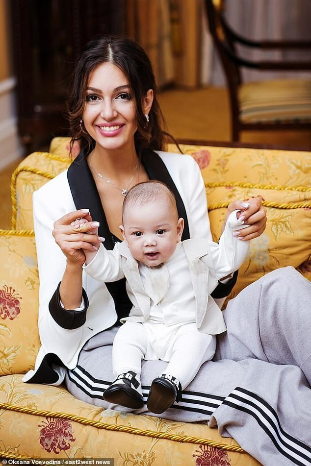 Cựu vương Malaysia kiên quyết phủ nhận là cha con trai Hoa hậu Moscow ảnh 1