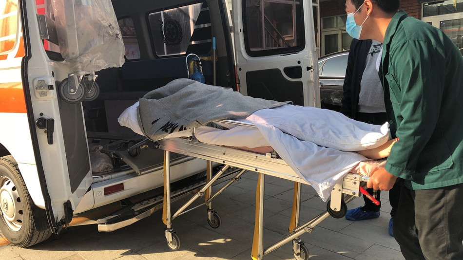 Vào viện thẩm mỹ cắt u, ‘đệ nhất ngực đẹp Trung Quốc’ nguy kịch ảnh 3