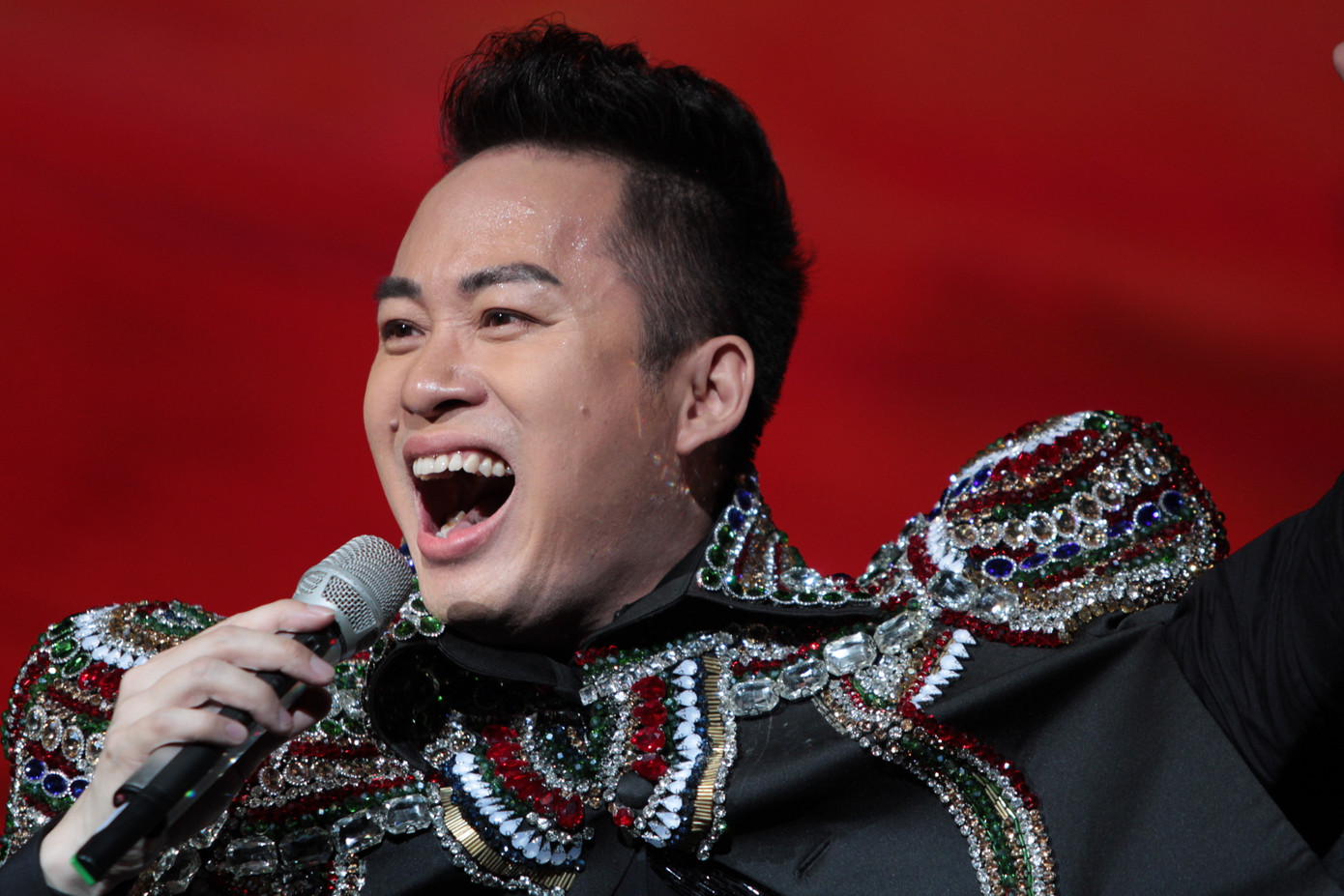 Nhạc sĩ Phó Đức Phương nằm giường bệnh xem livestream đêm nhạc dành cho mình gây xúc động ảnh 5