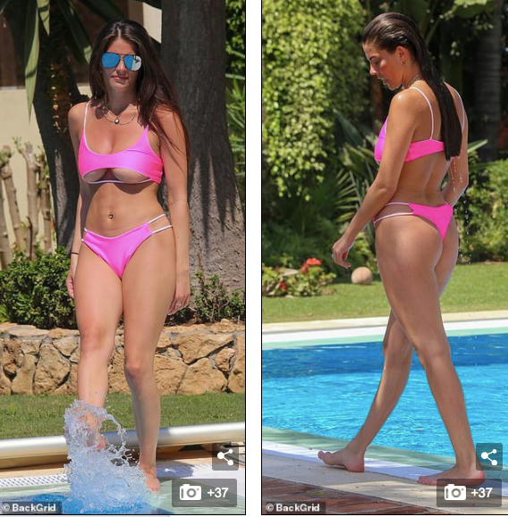 Sao truyền hình 9x mặc áo tắm khoét chân ngực căng đầy, tình tứ bạn trai không rời ảnh 2