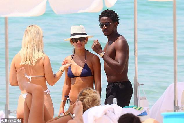 Mỹ nhân truyền hình Montana Brown nóng bỏng với bikini nhỏ xíu ảnh 7