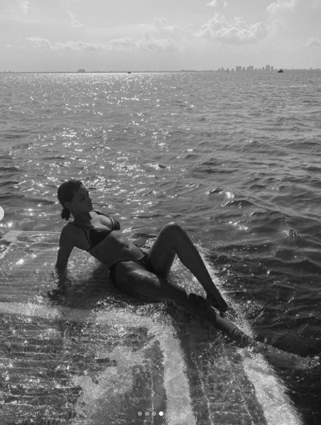 Mỹ nữ hoang dại Brazil nóng bỏng 'thiêu đốt' ánh nhìn với bikini bé xíu ảnh 1