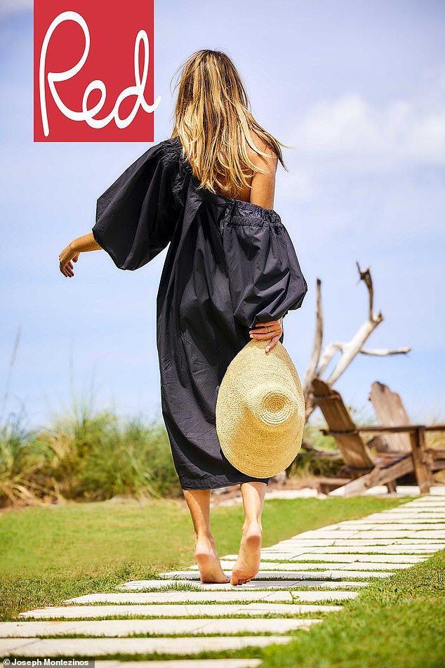 Siêu mẫu giữ kỷ lục 5 lần lên bìa Sports Illustrated dáng thon nuột ngỡ ngàng ở tuổi 56 ảnh 7