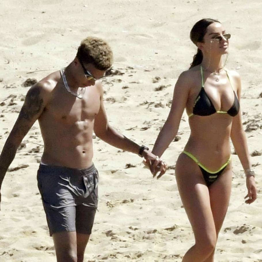 Bạn gái siêu mẫu của tiền vệ Dele Alli khoe ngực đầy trên phố ảnh 7