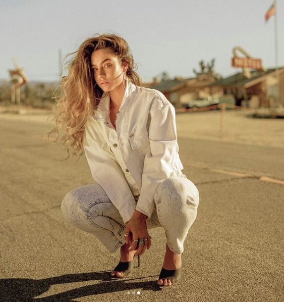 Sommer Ray tung ảnh 'thả rông' nóng bỏng hút triệu thả tim ảnh 2