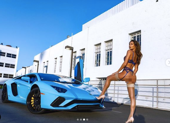 Jessica Naz mặc nội y ren trong suốt, tạo dáng đầy 'khiêu khích' bên ô tô ảnh 3