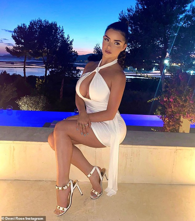 'Nữ hoàng nội y' Anh quốc 'bốc lửa' khiến cánh mày râu phải chao đảo ảnh 6