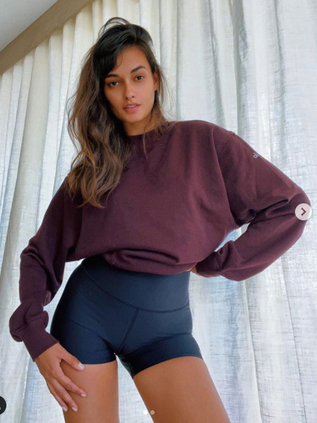 Mẫu 9x Gizele Oliveira đăng ảnh 'thả rông' nóng bỏng ảnh 5