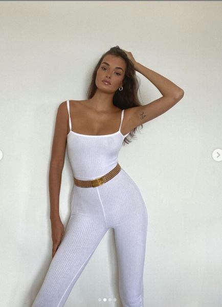 Mẫu 9x Gizele Oliveira đăng ảnh 'thả rông' nóng bỏng ảnh 3