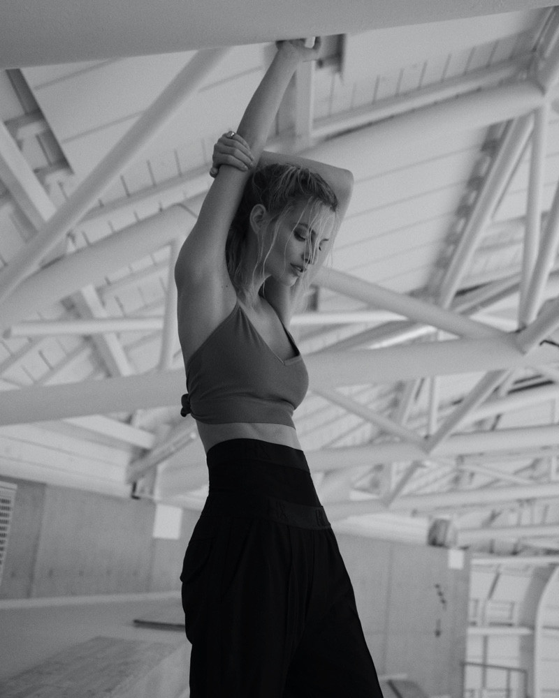 Ngắm 'bông hồng Slovakia' đẹp nuột nà gợi cảm ảnh 11