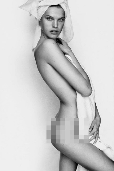 Siêu mẫu Đức Kim Riekenberg sắc vóc thanh xuân mơn mởn ảnh 13