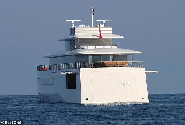 Vợ cố lãnh đạo Apple-Steve Jobs thả dáng gợi cảm trên du thuyền 110 triệu USD ảnh 9