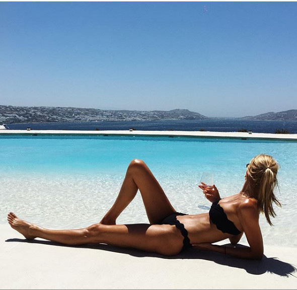 Ngắm 'bông hồng Slovakia' đẹp nuột nà gợi cảm ảnh 15