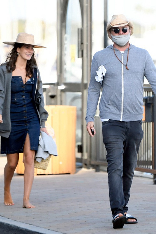 Bạn gái siêu mẫu kém Leonardo DiCaprio 23 tuổi mặc bikini nóng bỏng, gây chú ý ở biển ảnh 9