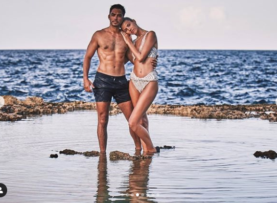 Siêu mẫu Devon Windsor dáng đẹp như tạc tượng, đắm đuối hôn chồng ở biển ảnh 4