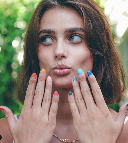 'Thiên thần nội y' Taylor Hill tung ảnh bikini quyến rũ nao lòng ảnh 7