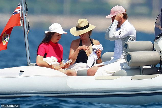 Vợ cố lãnh đạo Apple-Steve Jobs thả dáng gợi cảm trên du thuyền 110 triệu USD ảnh 4