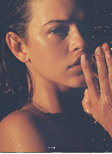 Vẻ gợi cảm đầy hoang dại của mẫu 9x Georgia Fowler ảnh 6