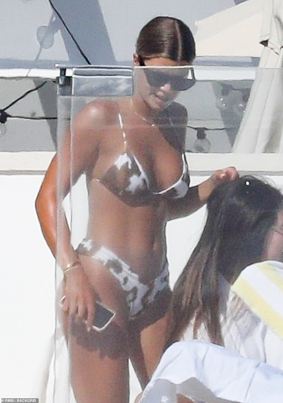 Sofia Richie khoe dáng siêu nóng bỏng với bikini nhỏ xíu ảnh 6