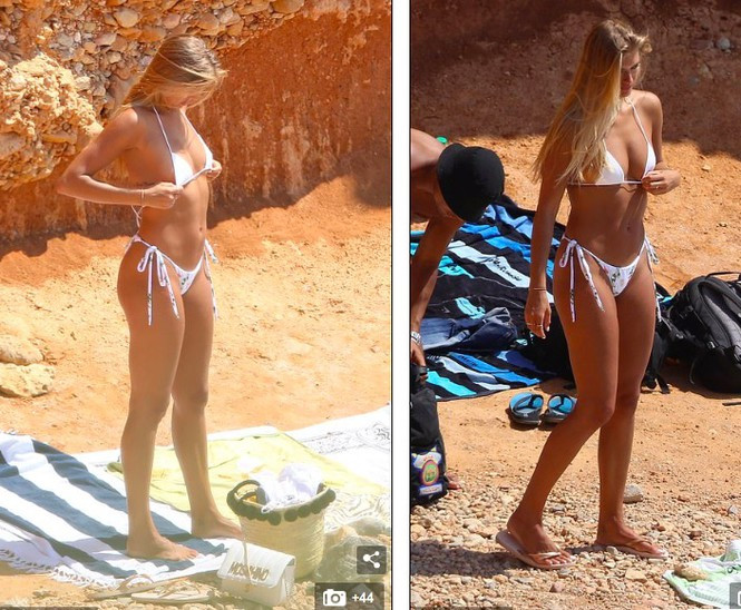 Arabella Chi phô tối đa 3 vòng lý tưởng với bộ áo tắm 2 mảnh màu trắng trong kỳ nghỉ hồi cuối tháng 9 năm ngoái Sao truyền hình Anh gây 'sốt' với áo tắm nhỏ xíu chỉ đủ che điểm nhạy cảm ảnh 8