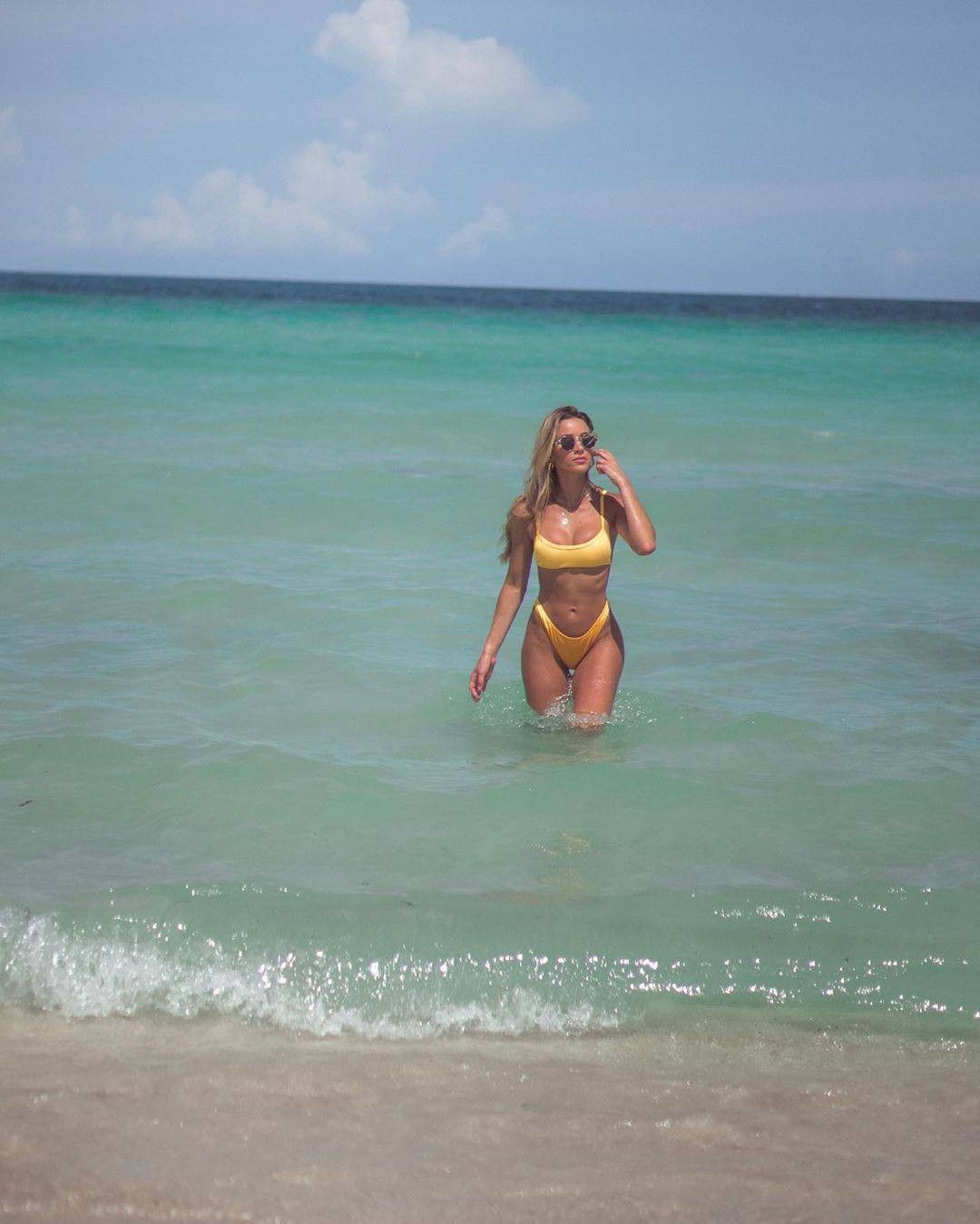 Mỹ nhân áo tắm từng say đắm Cristiano Ronaldo đẹp đến 'nín thở' ảnh 7