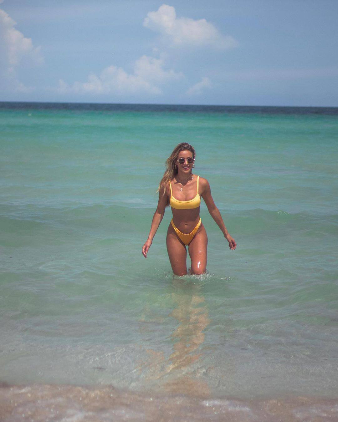 Mỹ nhân áo tắm từng say đắm Cristiano Ronaldo đẹp đến 'nín thở' ảnh 6