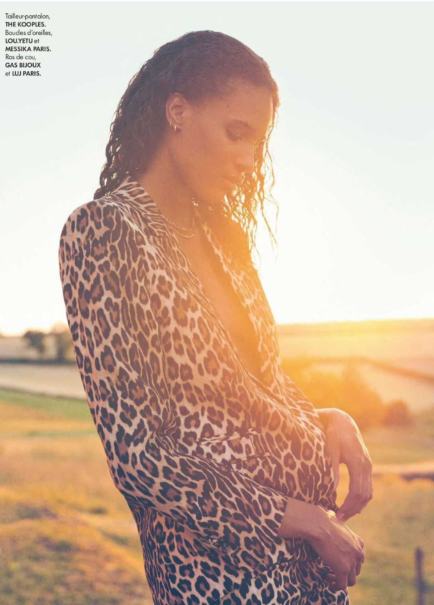 Nàng mẫu Pháp thả dáng buông lơi trên võng, gợi cảm 'khó cưỡng' ảnh 14