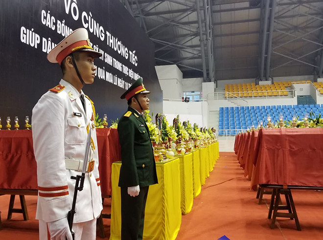 Những dòng sổ tang xúc động tại lễ viếng 22 liệt sĩ hy sinh ở Quảng Trị ảnh 3 Những dòng sổ tang xúc động tại lễ viếng 22 liệt sĩ hy sinh ở Quảng Trị ảnh 3